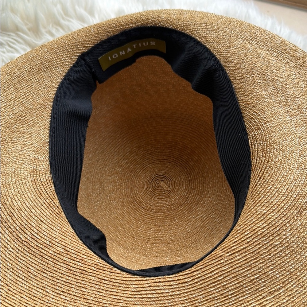 Ignatius Women’s Straw Sun Hat with carved mother-of-pearl Button Trim - Picture 4 of 6